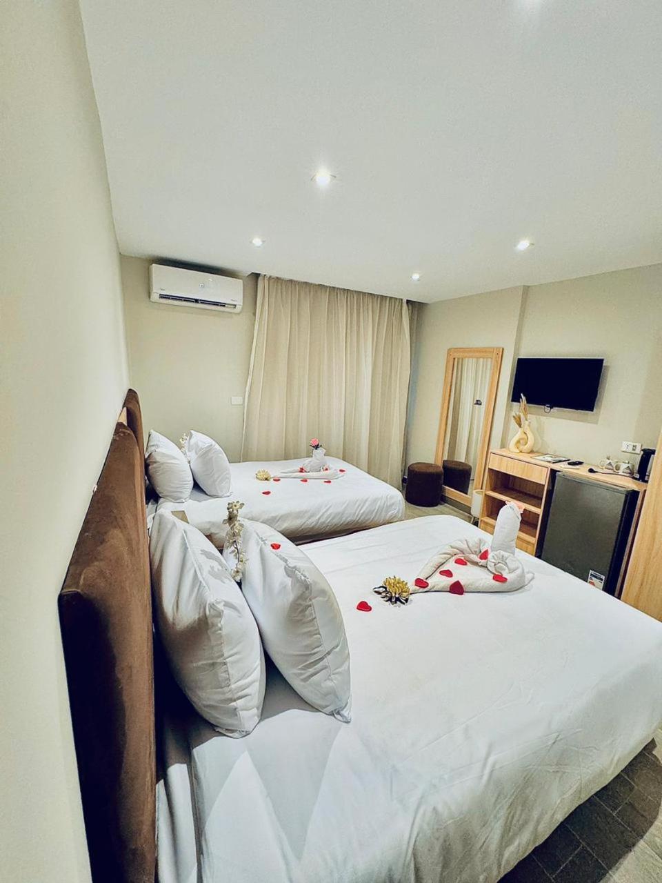 Khufu Pyramids Inn Nazlet el-Sisi ภายนอก รูปภาพ