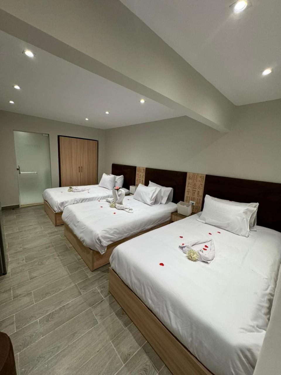 Khufu Pyramids Inn Nazlet el-Sisi ภายนอก รูปภาพ
