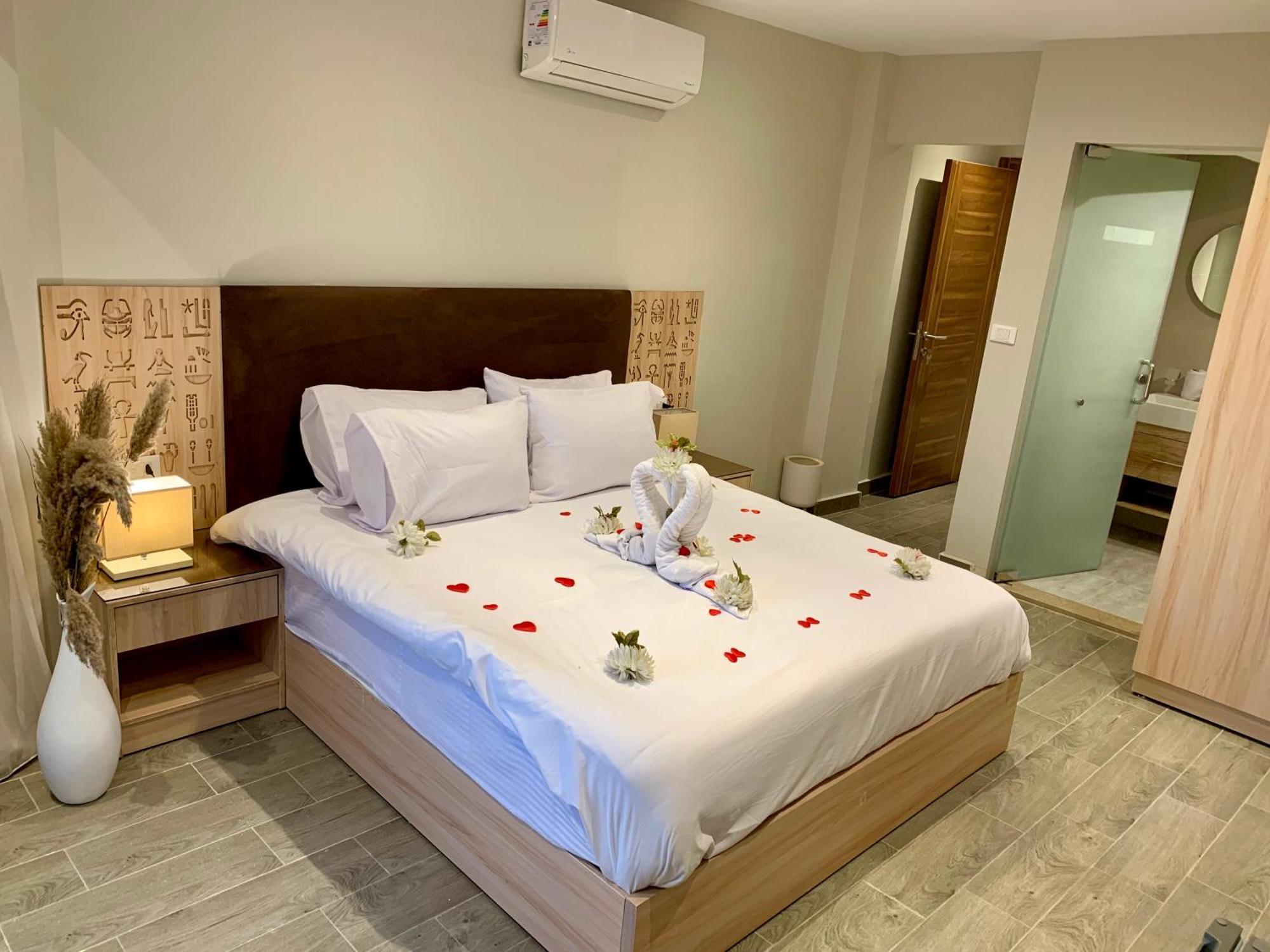 Khufu Pyramids Inn Nazlet el-Sisi ภายนอก รูปภาพ